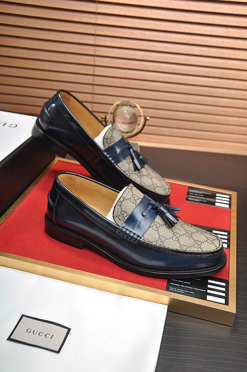 Men's shoes💰560💶Italy's top luxury men's shoe giant (GUCCI) (Gucci) (full cowhide lining) new arrival🍃Original European style🔰 Pleasant to the eye😍In order to make the shoes more durable and non-deformable🌀The production continues to follow traditional methods but there is still no lack of innovation💪Choose original sheepskin for the leather♻️ Smooth and natural And extra bright ⭐Made of imported cowhide, the first choice of rich people 38-45 (45 customized)